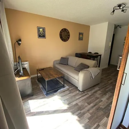 Roy Apartment *